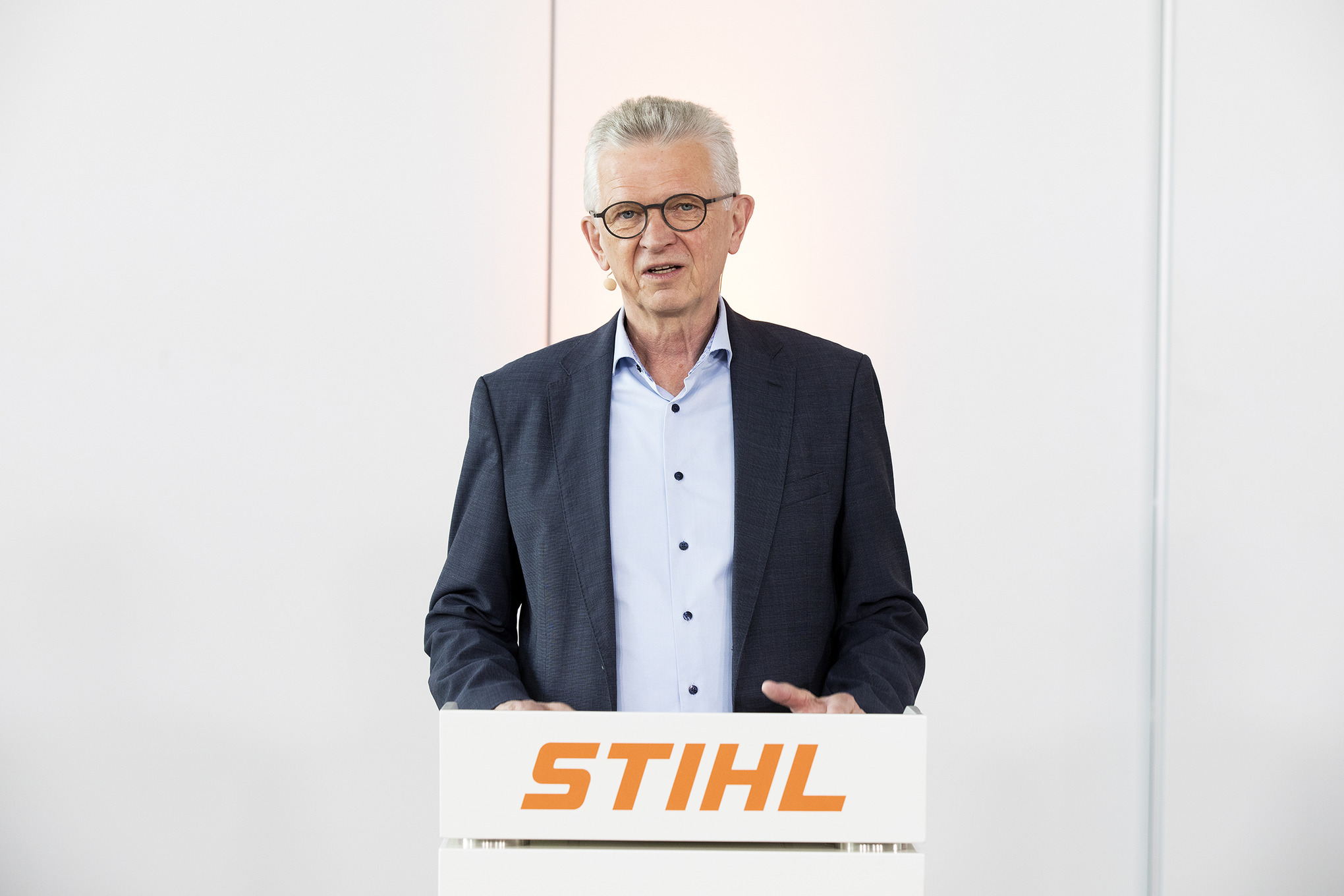 Chairman of the STIHL Executive Board Dr. Bertram Kandziora presents the 2020 business figures.